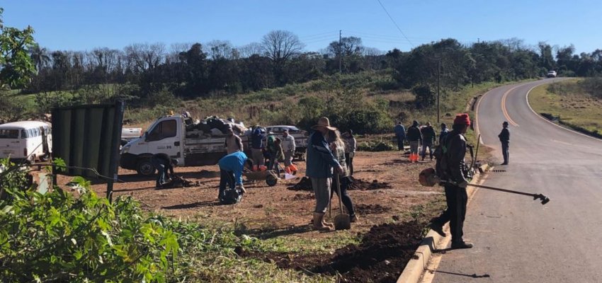 Menos lixo, mais vida: Prefeitura de Chapecó e Comunidade recuperam área degradada  