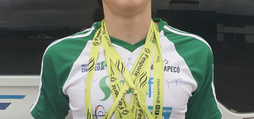 Nadador que conquistou quatro medalhas na Olesc conquista vaga para Brasileiro