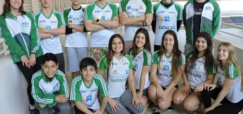 Nadadores de Chapecó conquistam 19 medalhas em duas competições 