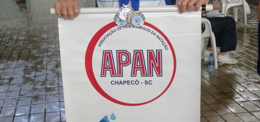 Nadador chapecoense &eacute; tri-campe&atilde;o estadual