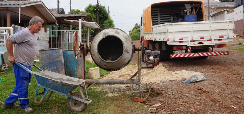 Mãos à Obra: Começa nova etapa de asfalto nos bairros em Chapecó
