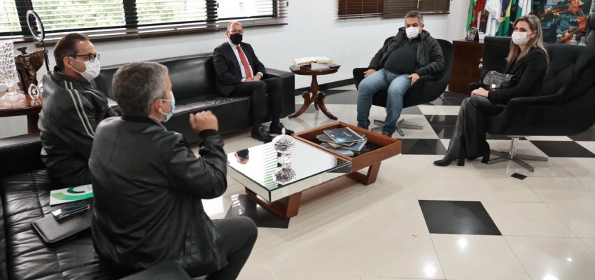 Prefeito recebe representantes do CRMV e Nucleovet