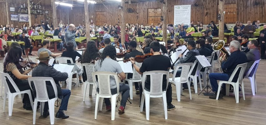 Orquestra Sinf&ocirc;nica comemora 10 anos de atividades