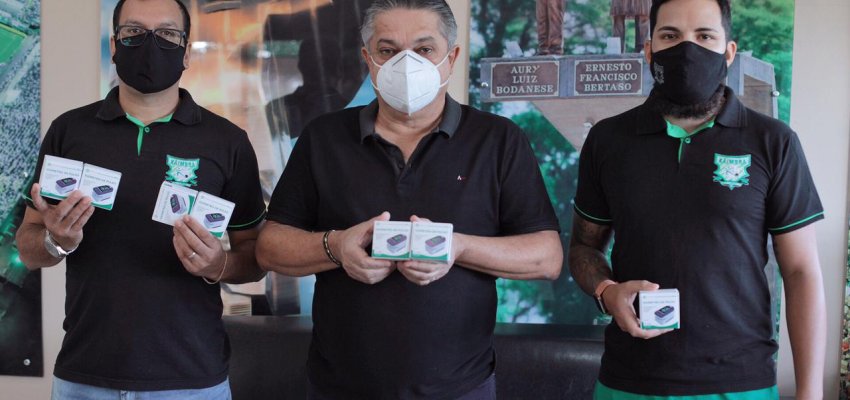 Time de futebol amador doa ox&iacute;metros para o munic&iacute;pio