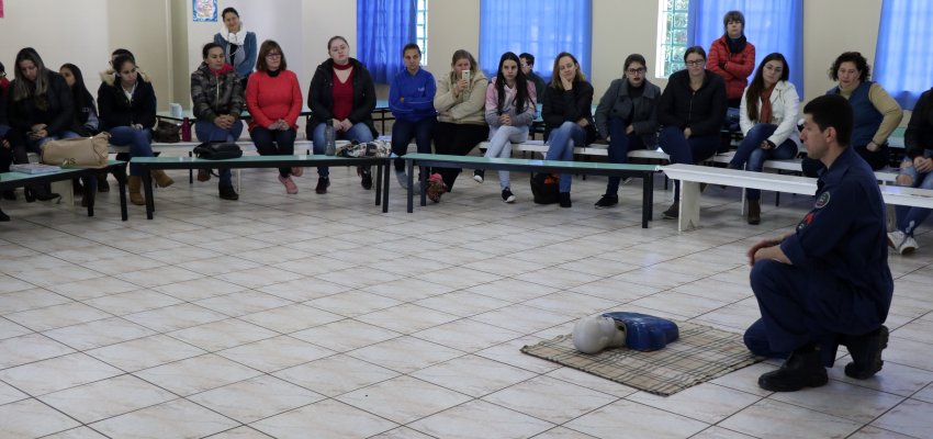 Palestra sobre prevenção de acidentes e primeiros socorros na EBM São Cristóvão