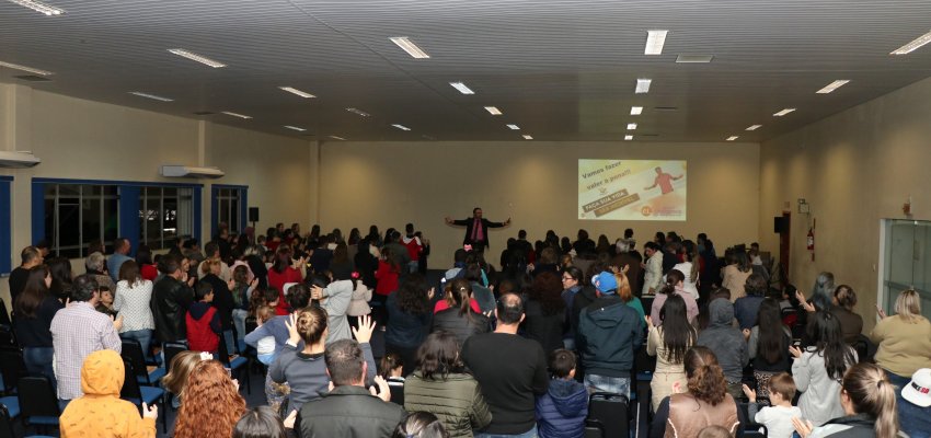 Palestra sobre a Escola da Inteligência reuniu famílias e professores 