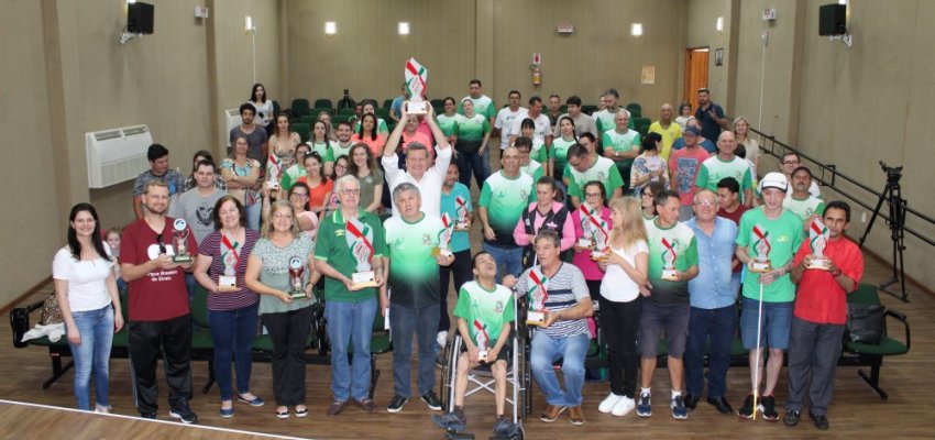 Atletas do PARAJASC s&atilde;o homenageados em Chapec&oacute;