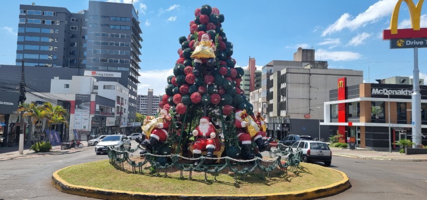 Decoração Natalina de Chapecó está em fase de montagem