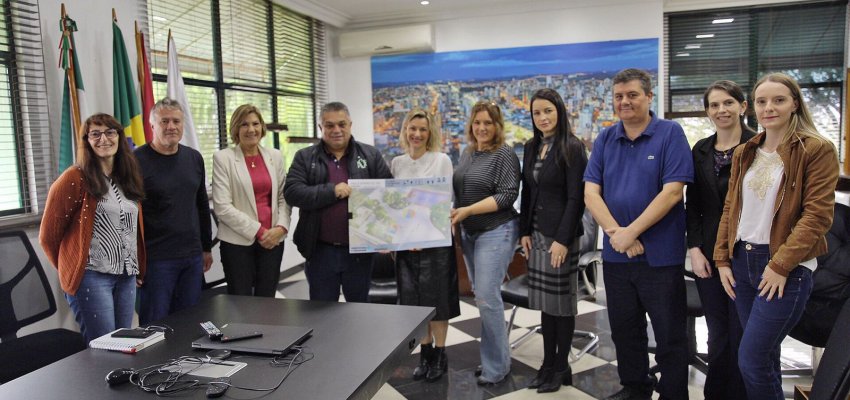 Unochapecó entrega projeto para revitalizar praça do Passo dos Fortes