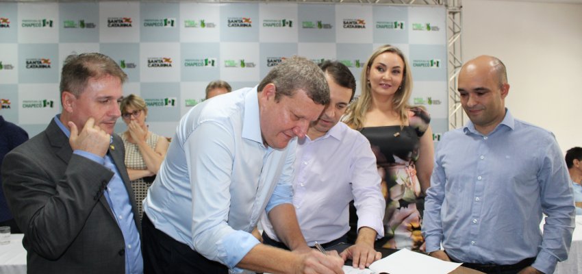 Governador assina conv&ecirc;nio para contorno vi&aacute;rio Extremo Oeste