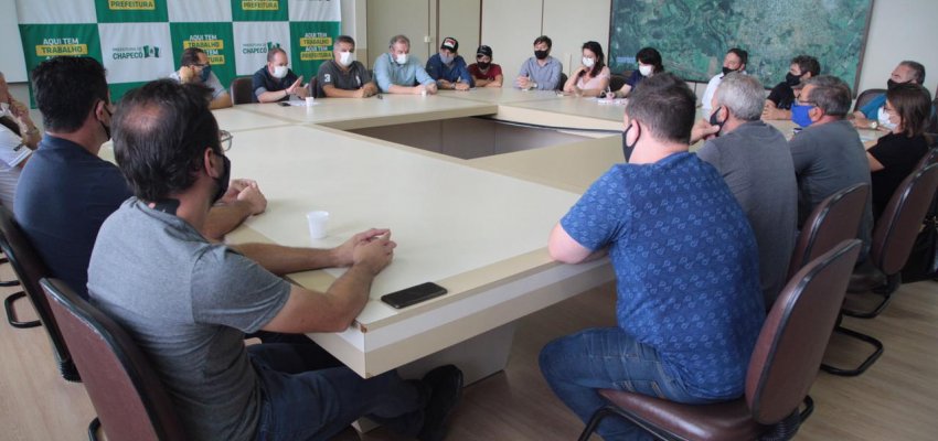 Administração faz reunião com transportadores escolares