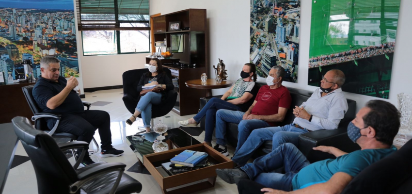 Prefeito recebe lideranças comunitárias do bairro Santa Maria