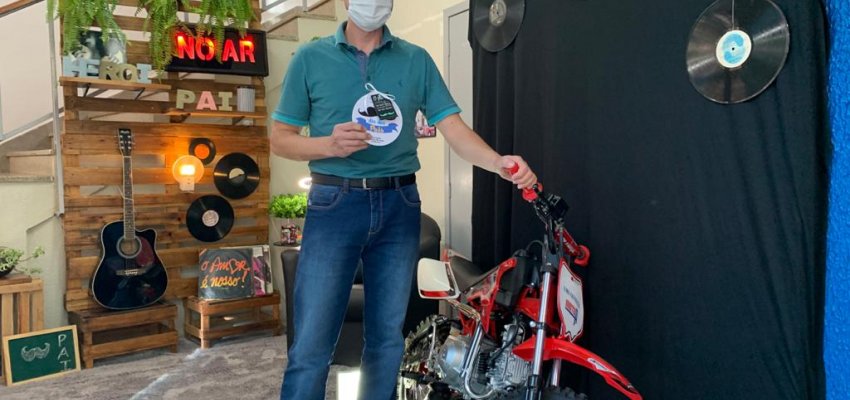 Secretaria de Educa&ccedil;&atilde;o homenageia os pais do setor