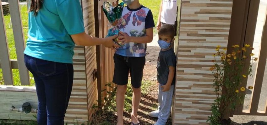 EBM Sede Figueira dá ovo de Páscoa e camisa para 114 alunos