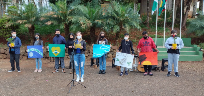 Escolas de Chapecó realizaram momento cívico