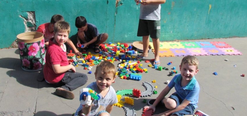 Atividades l&uacute;dicas e recreativas no recreio da escola