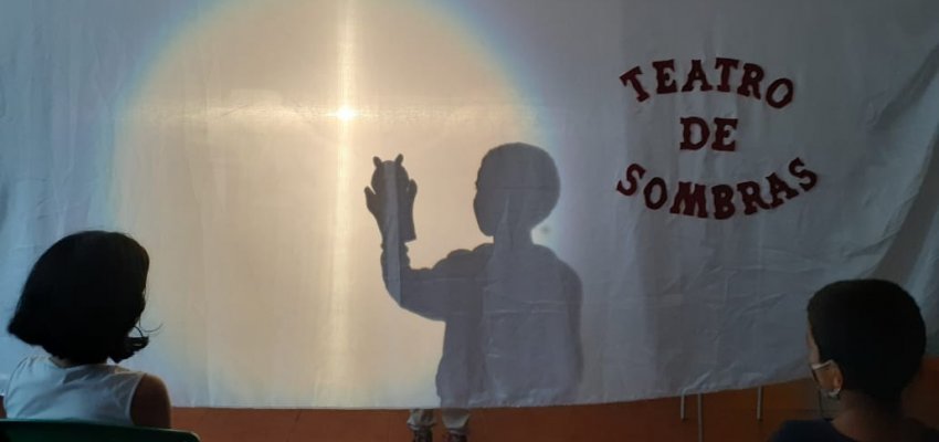 Escola André Marafon realizou teatro de sombras