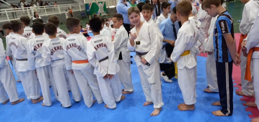 Taekwondo do PAF conquista cerca de 50 medalhas