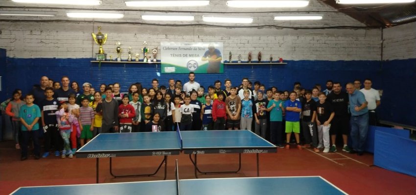 T&ecirc;nis de mesa re&uacute;ne atletas em festival 