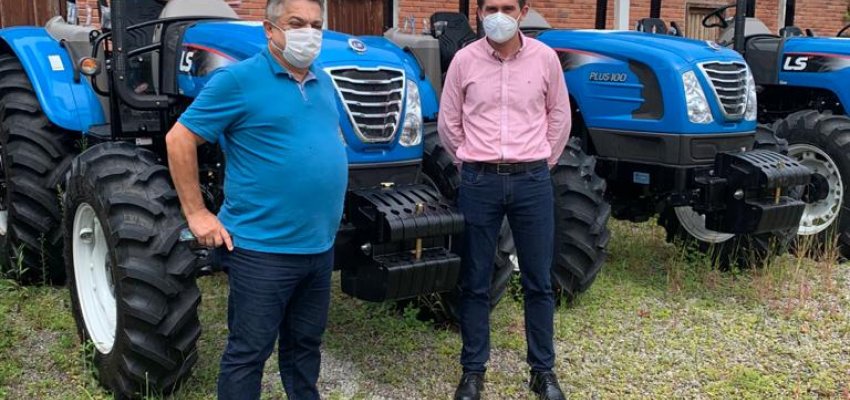 Prefeito de Chapec&oacute; encaminha pedidos na secretaria da Agricultura