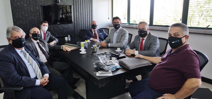 Presidente do TRE apresenta campanha de alistamento eleitoral ao prefeito de Chapecó