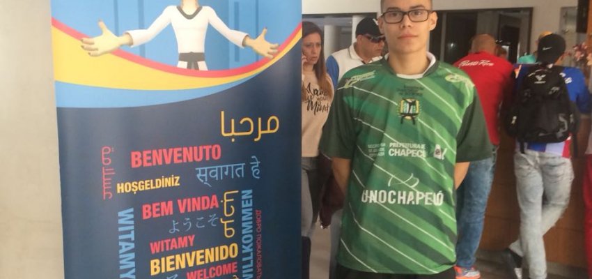 Atleta chapecoense disputa mundial de Taekwondo