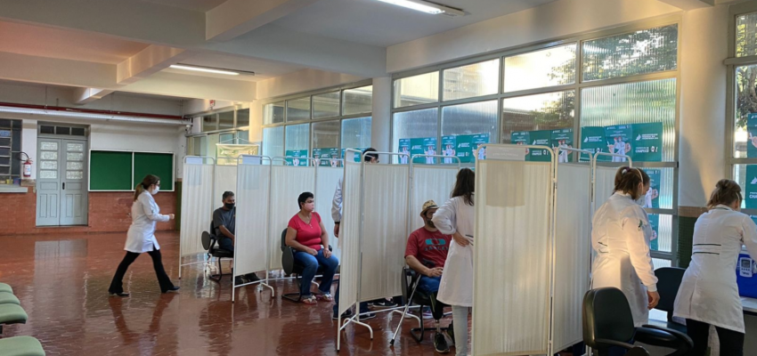 Segunda-feira tem vacinação para 20 anos ou mais e indústria