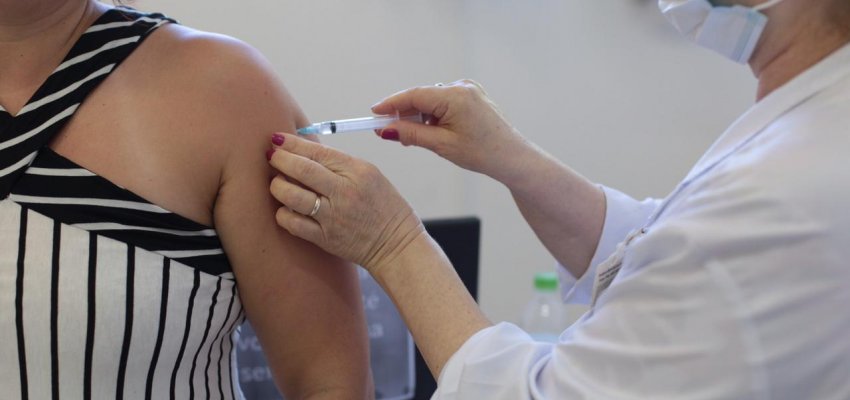 Chapec&oacute; inicia vacina&ccedil;&atilde;o por agendamento, somente para profissionais da sa&uacute;de