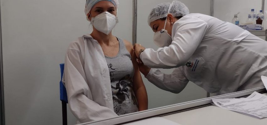 Mais vacina para segunda dose e reforço dos profissionais de Saúde