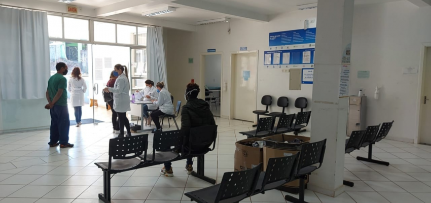 Vacinação segue neste sábado com maiores de 18 anos e segunda dose