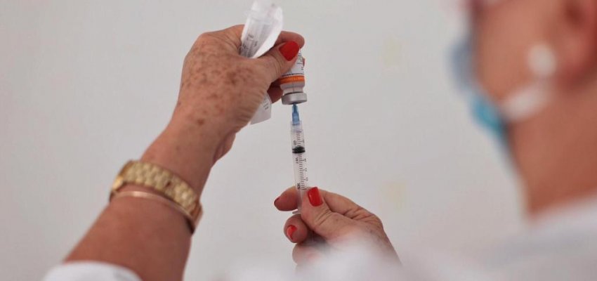 Aberto agendamento de vacinação para 53 e 54 anos, com comorbidades