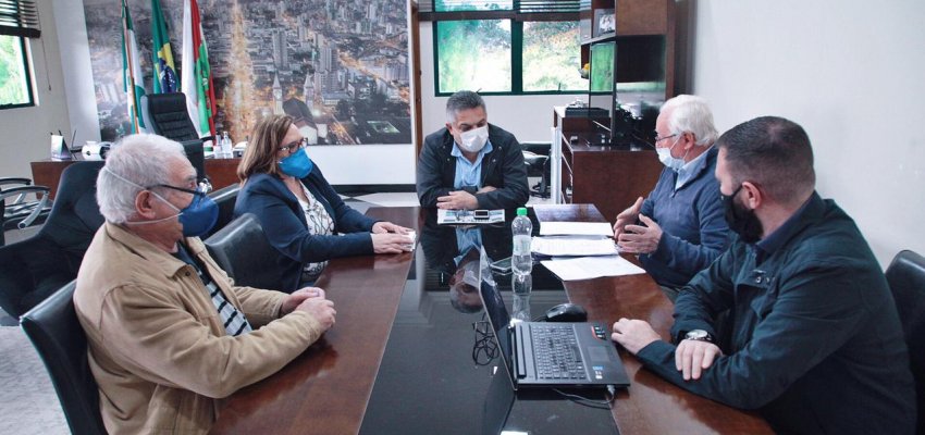 Prefeito recebe diretoria do Verde Vida