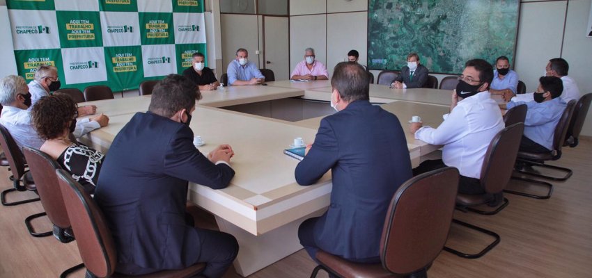 Administra&ccedil;&atilde;o faz reuni&atilde;o com vereadores e &eacute; escolhido l&iacute;der de governo