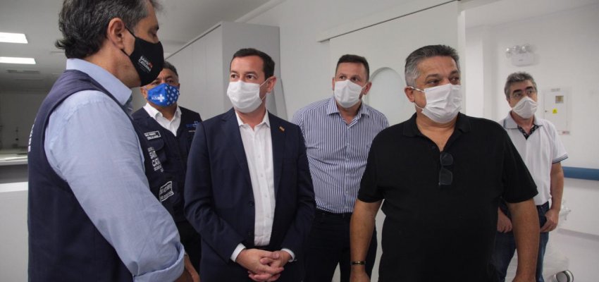 Secret&aacute;rio da Sa&uacute;de diz que prioridade &eacute; abrir leitos e melhorar processos