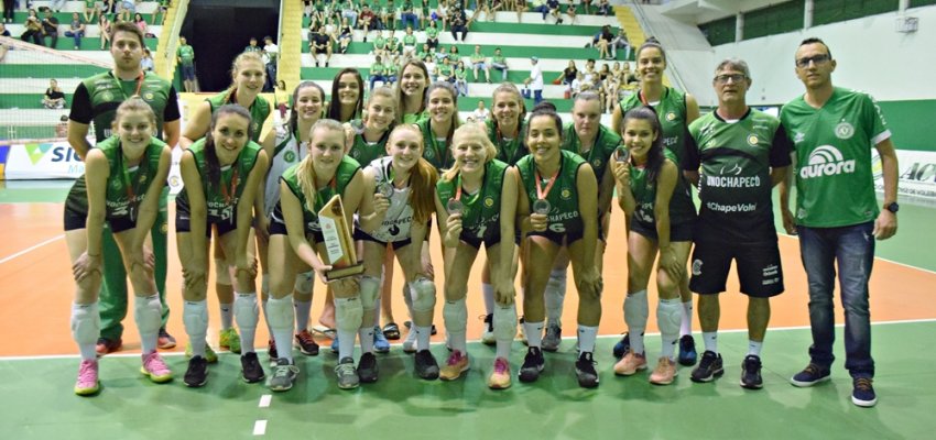 Chape v&ocirc;lei tem sequencia intensa de jogos