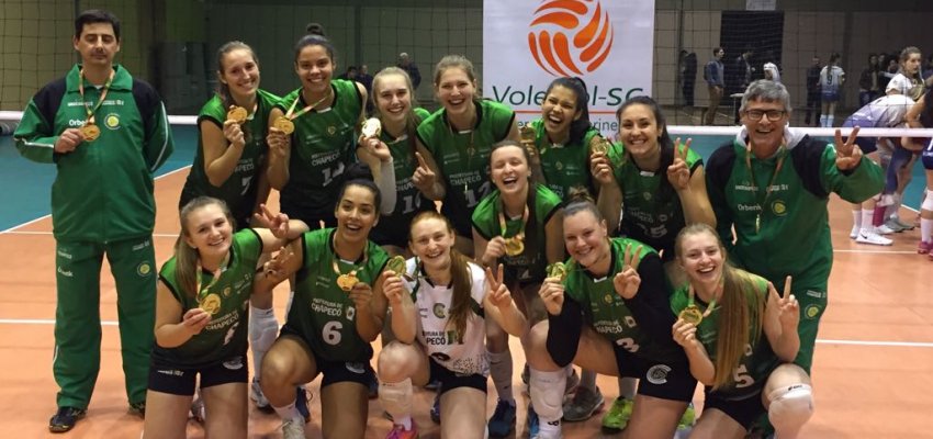V&ocirc;lei feminino de Chapec&oacute; comemora bicampeonato estadual