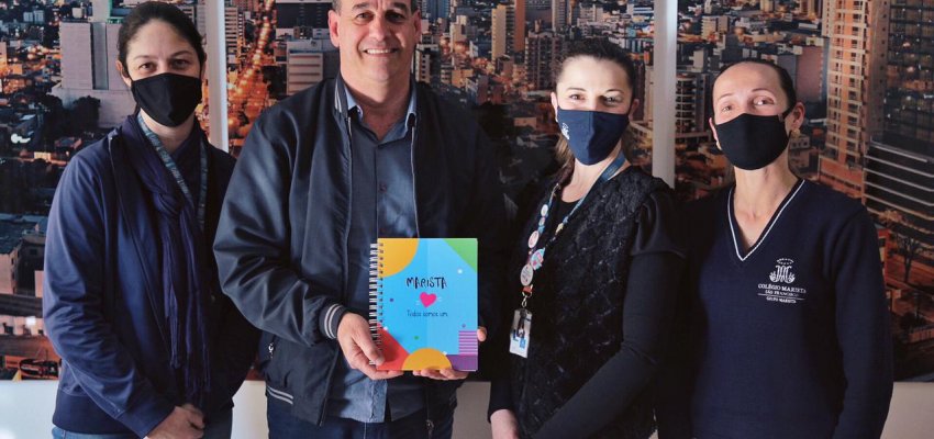 Colégio de Chapecó apresenta projeto da Causa Animal à Administração