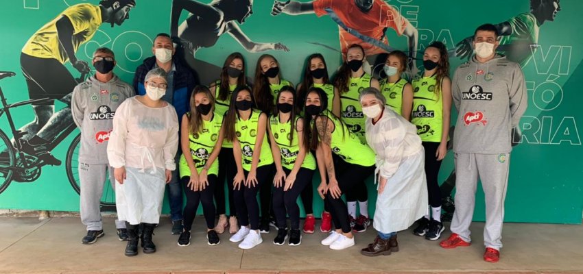 Equipe de v&ocirc;lei feminino sub-20 faz teste Covid para disputar estadual