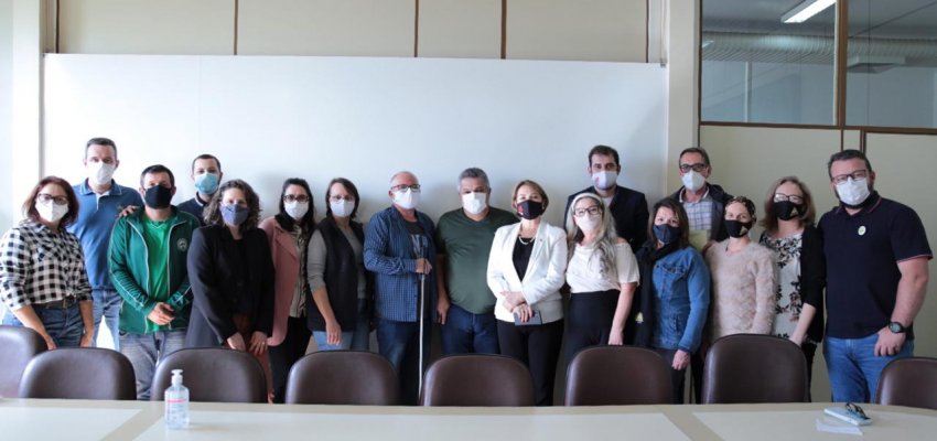 Funda&ccedil;&atilde;o Catarinense de Educa&ccedil;&atilde;o Especial faz reuni&atilde;o na Prefeitura de Chapec&oacute;