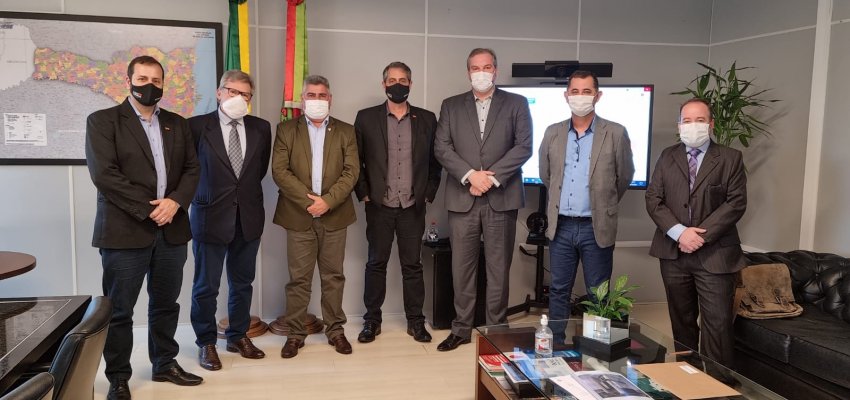 Comitiva de Chapecó na Secretaria de Estado da Saúde