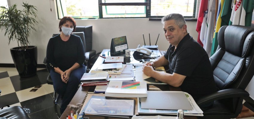 Prefeito recebe representante da FECAM