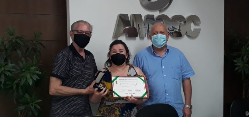 Artista de Chapecó recebe Medalha Cruz e Sousa