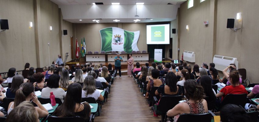 Secretaria de Educação reúne gestores