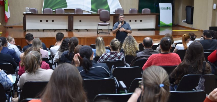 Chapec&oacute; capacita servidores municipais sobre atendimento ao cidad&atilde;o