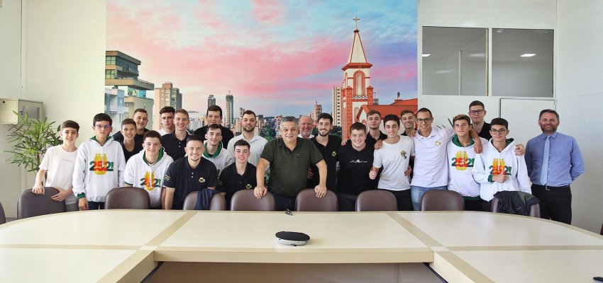 Prefeito recebe integrantes da Ordem DeMolay