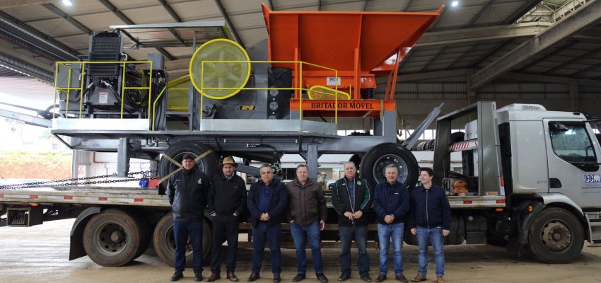 Prefeitura adquire britador m&oacute;vel para agilizar servi&ccedil;os