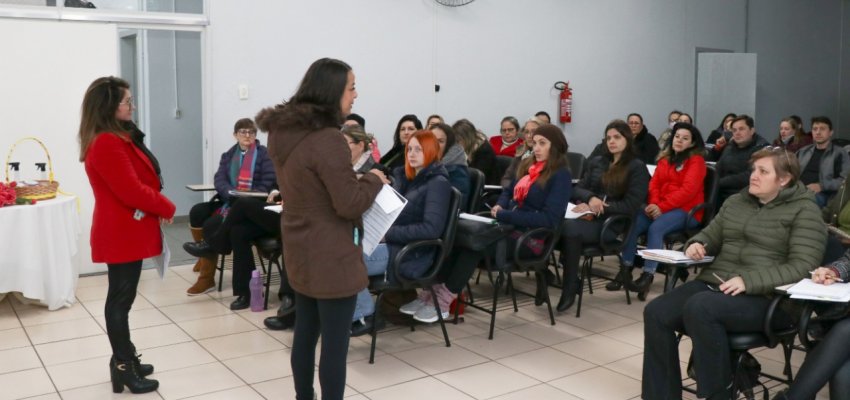 Equipes de secretarias escolares participam de forma&ccedil;&atilde;o