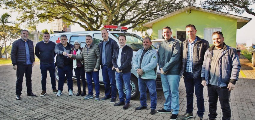Secretaria de Sa&uacute;de de Chapec&oacute; recebe ambul&acirc;ncia de emenda parlamentar