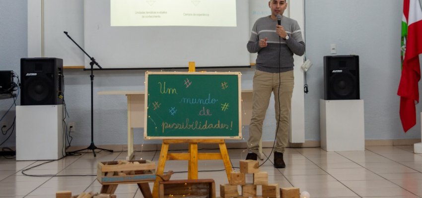 Professores de Educa&ccedil;&atilde;o F&iacute;sica que atuam na educa&ccedil;&atilde;o infantil participam de forma&ccedil;&atilde;o