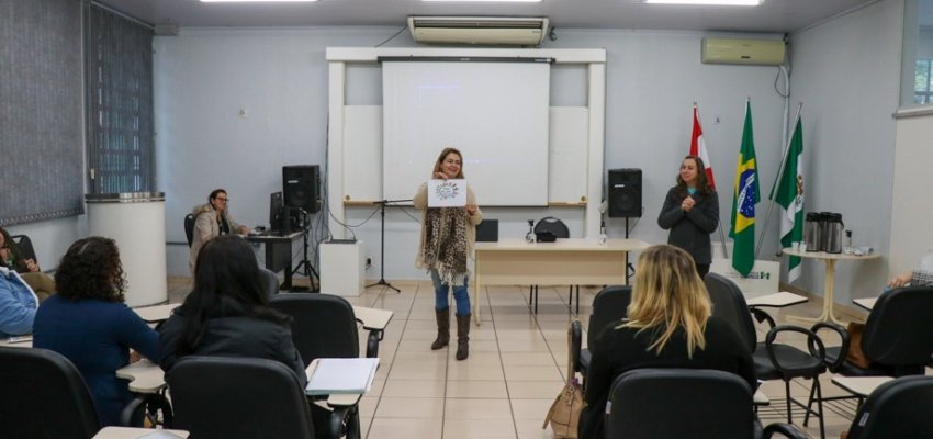 Professores participam de forma&ccedil;&atilde;o sobre Audiodescri&ccedil;&atilde;o